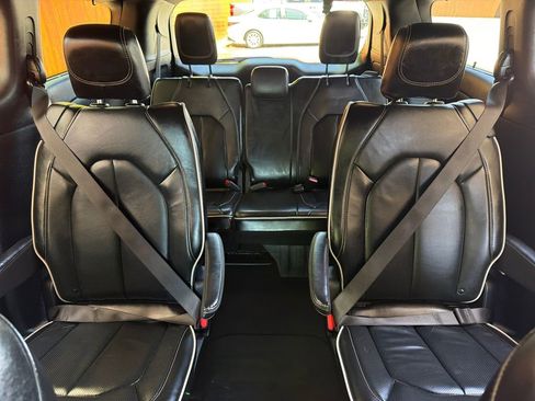 Used 2025 Chrysler Pacifica Limited FWD image 31