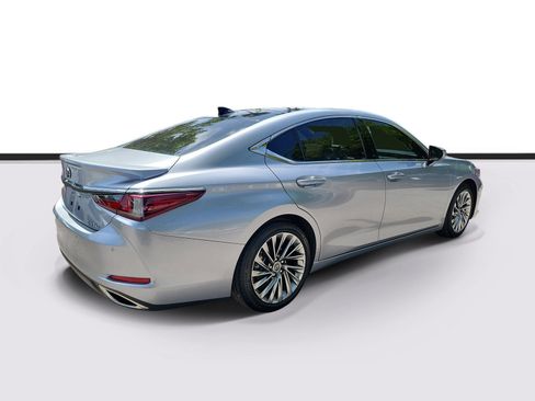 Used 2022 Lexus ES 350 Ultra Luxury w/ Accessory Package 2 FWD image 4