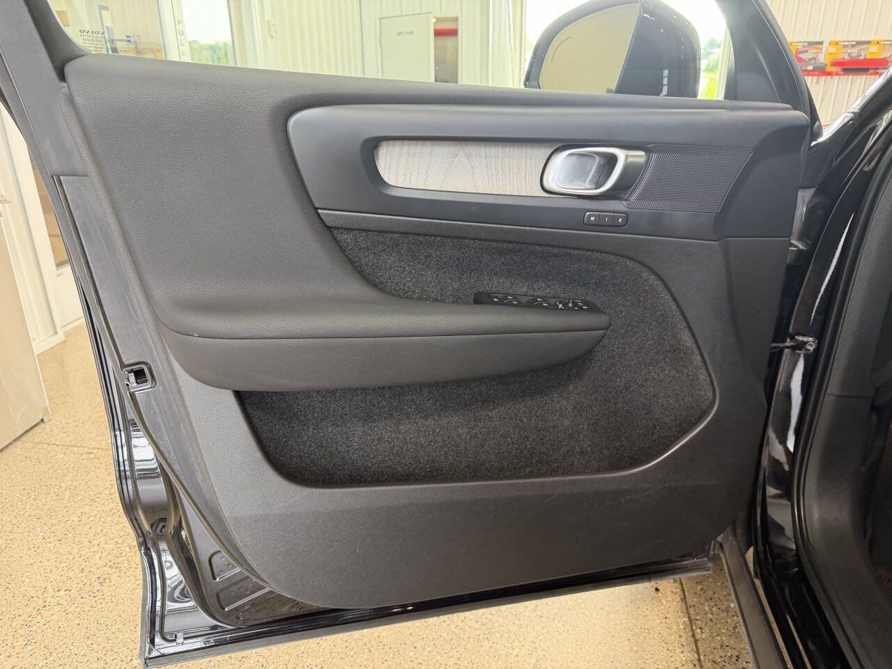 Used 2023 Volvo XC40 B4 Core FWD image 19