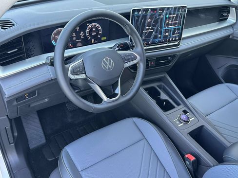 New 2026 Volkswagen Tiguan SE FWD image 10