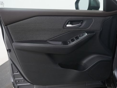 Used 2022 Nissan Rogue SV image 21