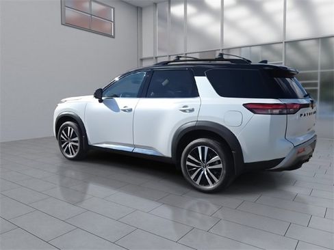 New 2025 Nissan Pathfinder Platinum image 6
