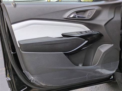 New 2026 Chevrolet Trax LT w/ Driver Confidence Package image 12