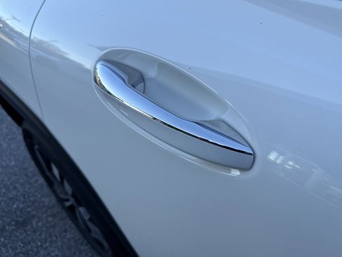 New 2026 Mercedes-Benz GLB 250 image 9