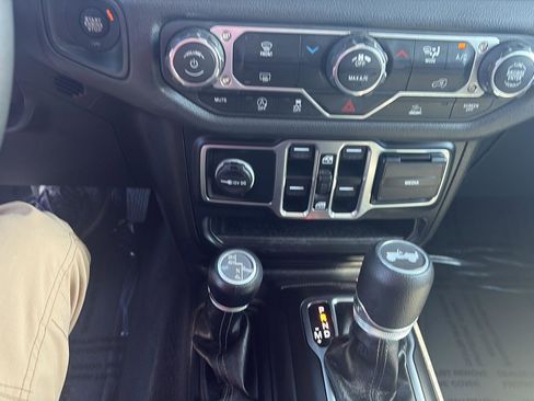 Used 2025 Jeep Wrangler Unlimited Sport AWD/4WD image 18