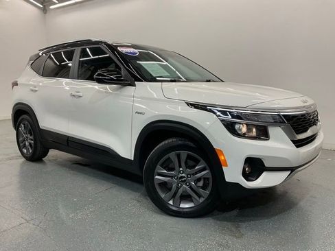 Used 2023 Kia Seltos S AWD/4WD image 2