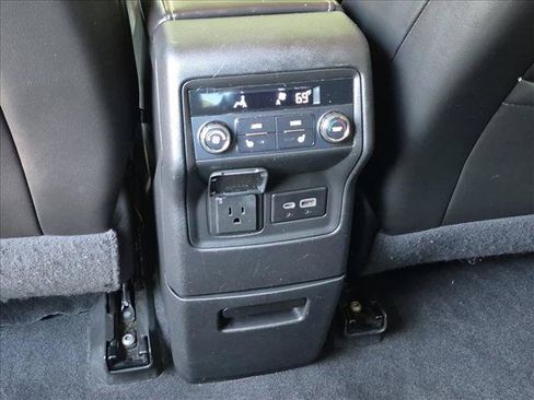 Used 2020 GMC Acadia Denali w/ Technology Package AWD/4WD image 18