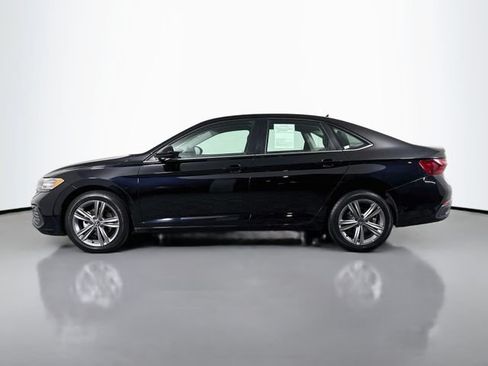 Certified 2022 Volkswagen Jetta SE w/ Panoramic Sunroof Package FWD image 4
