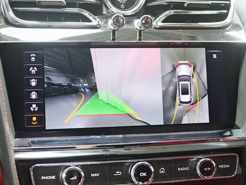 Used 2022 Bentley Bentayga image 22