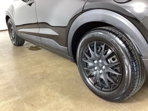 Used 2018 Nissan Kicks SV FWD image 15