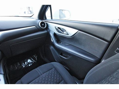 Used 2020 Chevrolet Blazer LT image 8