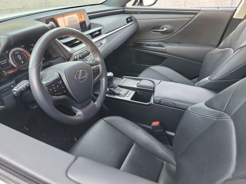 Used 2020 Lexus ES 300h w/ Accessory Package 2 FWD image 3