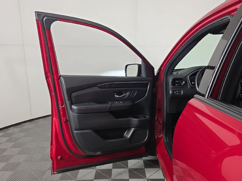 Used 2025 Honda Pilot Black Edition image 21