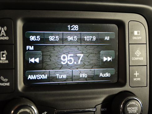 Used 2015 Jeep Renegade Latitude w/ Cold Weather Group II AWD/4WD image 27