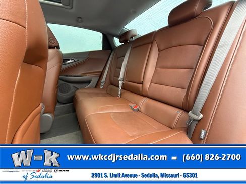 Used 2018 Chevrolet Malibu Premier w/ Premier Sun and Wheel Package FWD image 24