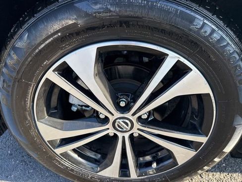 Used 2022 Nissan Sentra SV w/ Lighting Package image 8