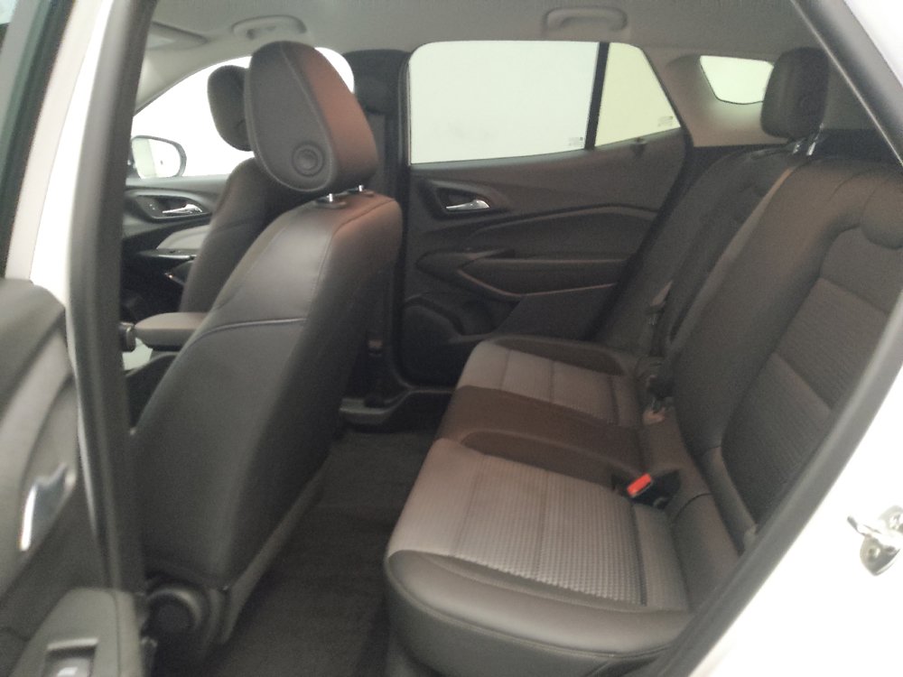 Used 2025 Chevrolet Trax LT w/ LT Convenience Package FWD image 18