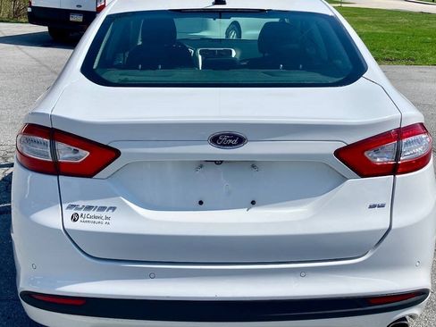 Used 2016 Ford Fusion SE FWD image 5