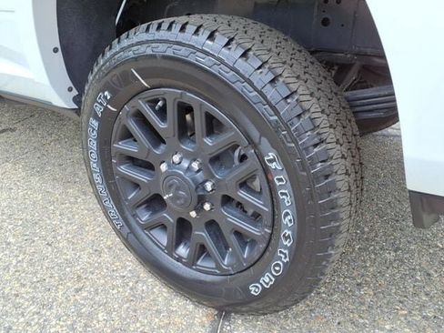 New 2025 RAM 3500 Limited image 10