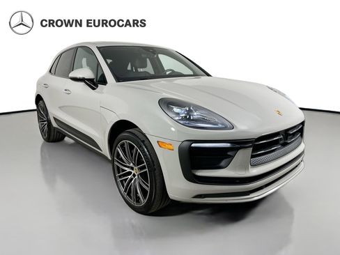 Used 2023 Porsche Macan AWD/4WD image 3