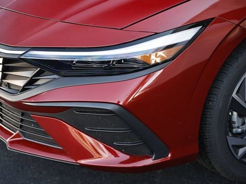 Certified 2025 Hyundai Elantra Sport FWD image 10