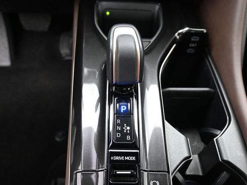 Certified 2024 Toyota Crown AWD/4WD image 27