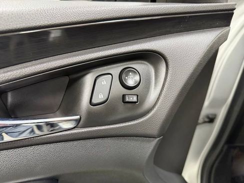 Used 2017 Buick Regal Sport Touring FWD image 18