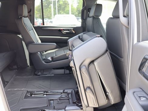 New 2025 Chevrolet Suburban Premier image 41
