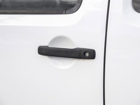 Used 2019 Nissan Frontier S image 37