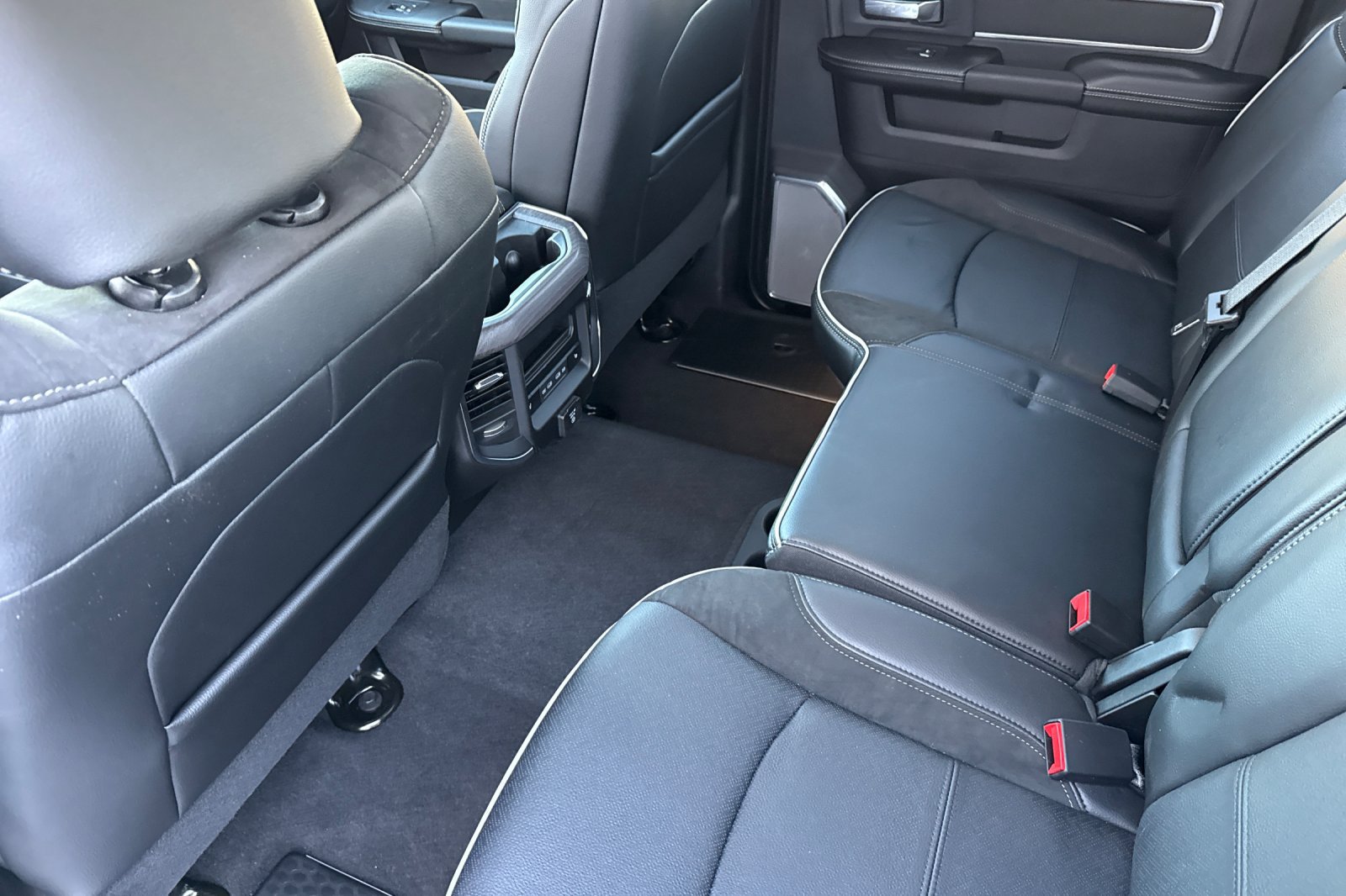 New 2026 RAM 3500 Laramie AWD/4WD image 15
