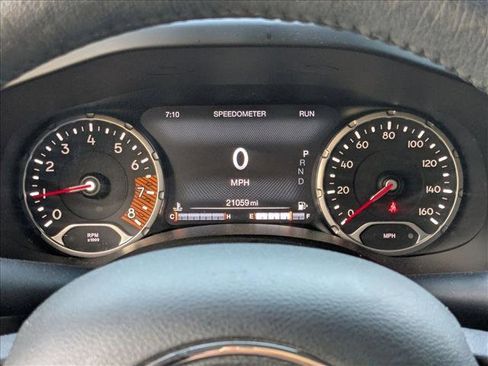 Used 2022 Jeep Renegade Latitude w/ Convenience Group AWD/4WD image 3