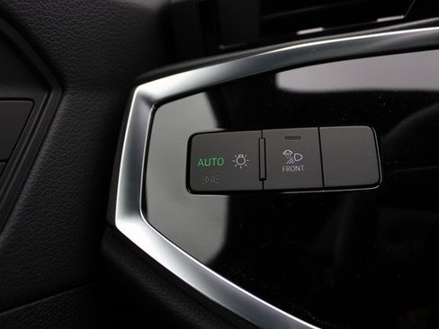 New 2025 Audi Q3 2.0T Premium image 16