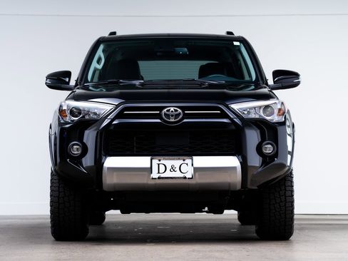 Used 2024 Toyota 4Runner TRD Off-Road Premium AWD/4WD image 2