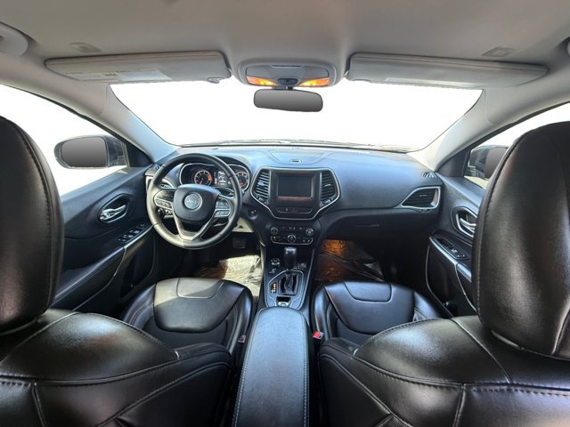 Used 2019 Jeep Cherokee Latitude Plus AWD/4WD image 13