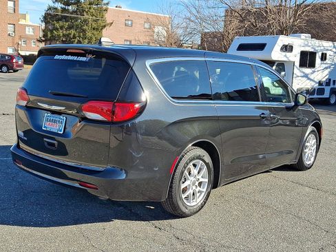 Used 2023 Chrysler Voyager LX image 6