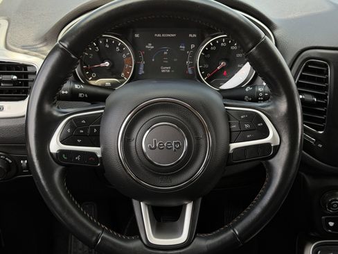 Used 2018 Jeep Compass Latitude w/ Popular Equipment Group FWD image 14