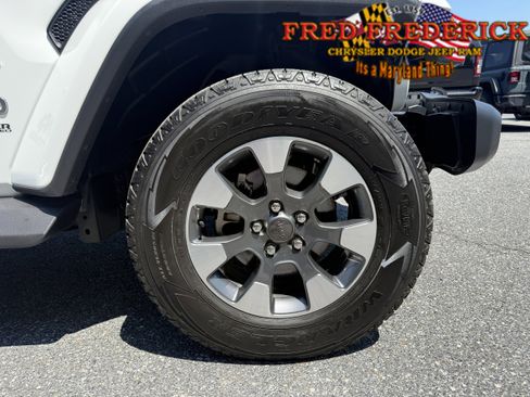 Used 2022 Jeep Wrangler Unlimited Sahara w/ LED Lighting Group AWD/4WD image 11