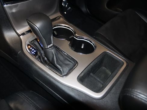 Used 2019 Jeep Grand Cherokee Altitude image 36