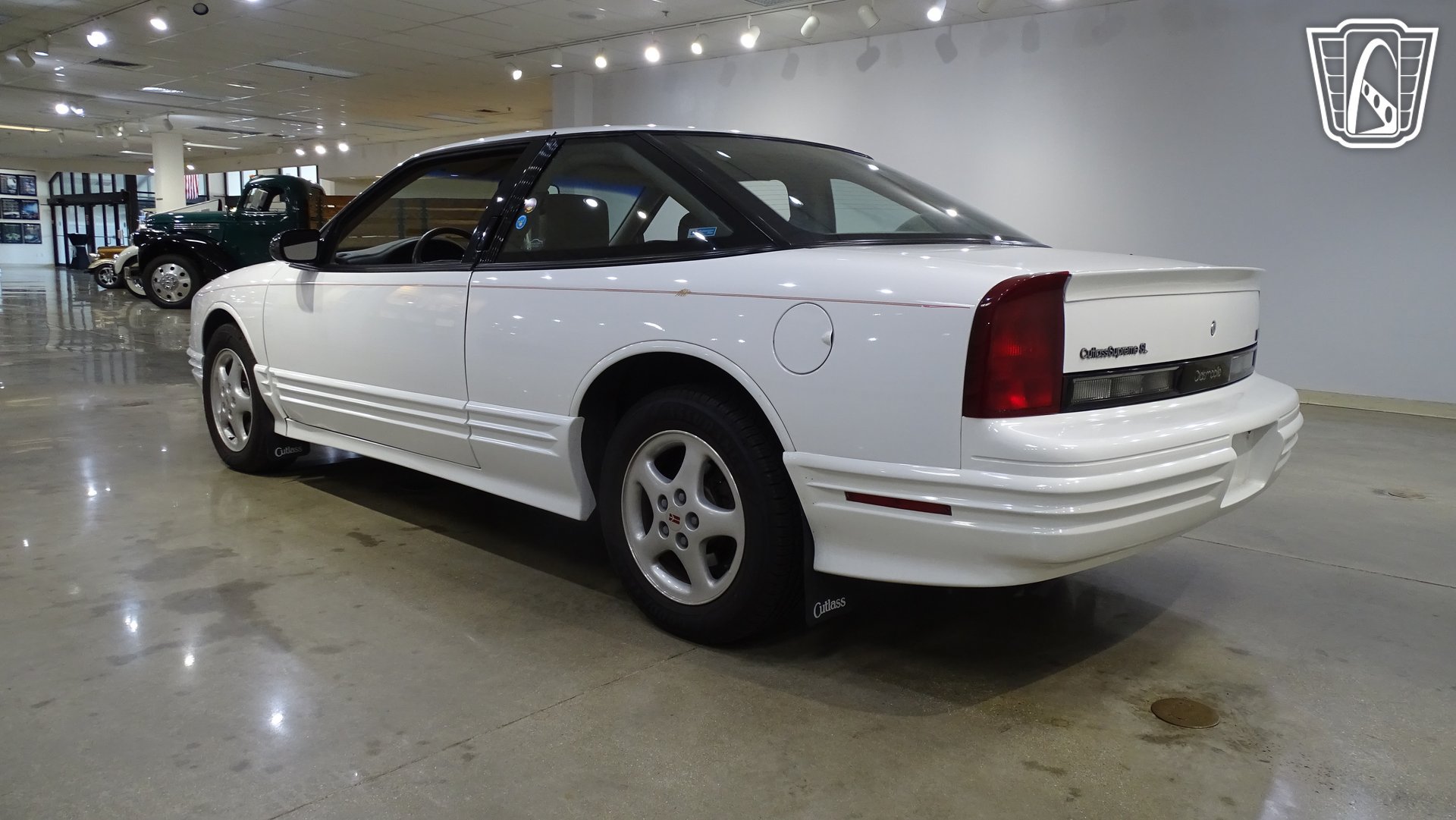 Used 1997 Oldsmobile Cutlass Supreme SL FWD image 9