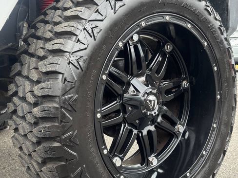 Used 2017 Jeep Wrangler Unlimited Rubicon w/ Connectivity Group AWD/4WD image 27