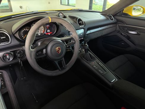 Used 2025 Porsche 718 Cayman GT4 RS RWD image 39