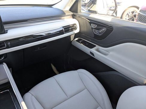 New 2026 Lincoln Aviator Premiere image 18