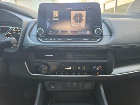Used 2025 Nissan Rogue SV FWD image 16