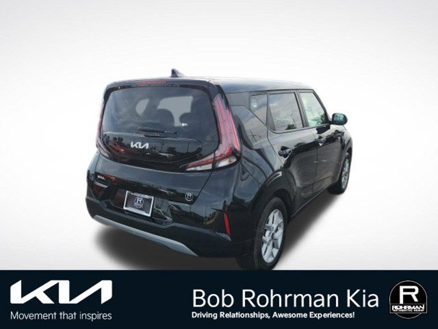 Used 2024 Kia Soul LX w/ Option Group 015 FWD image 3