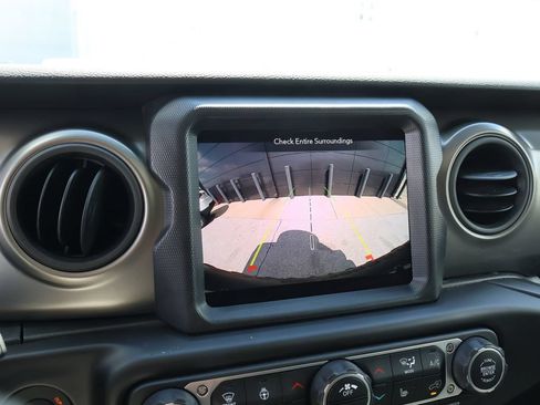 Used 2023 Jeep Wrangler Unlimited Sport AWD/4WD image 32