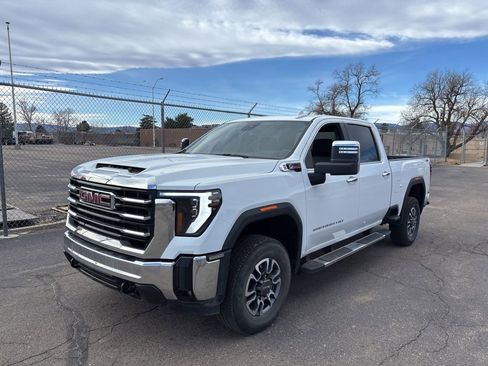 Used 2025 GMC Sierra 3500 SLT image 2
