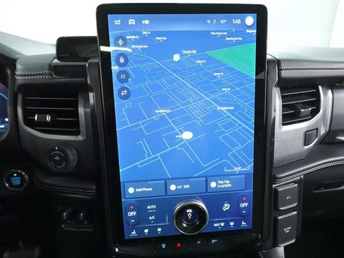 Used 2022 Ford F150 Lightning Platinum image 19