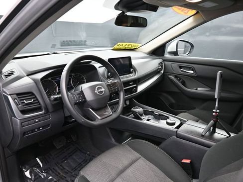 Used 2025 Nissan Rogue SV image 12