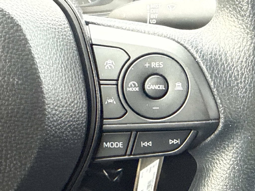 Used 2025 Toyota Corolla LE FWD image 19