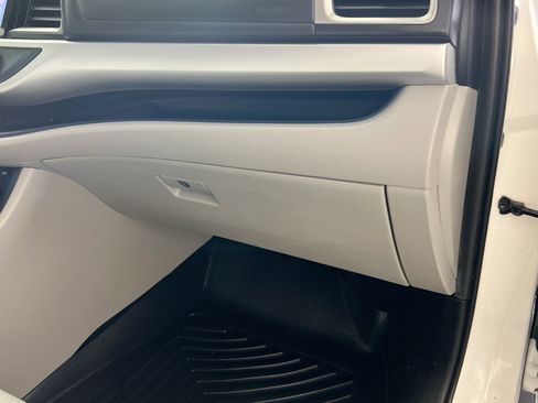 Used 2019 Toyota Highlander LE FWD image 34